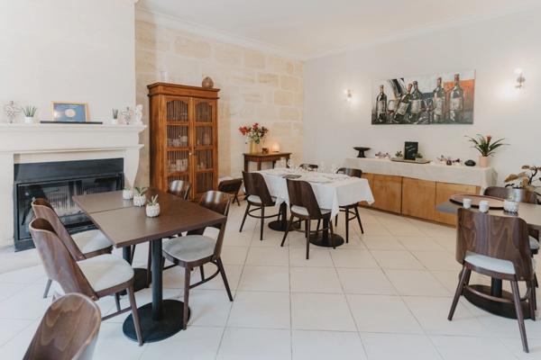 Propriété d'exception-maison de charme avec activité chambres d'hôtes avec vue sur les vignes