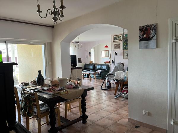 Maison de plain-pied avec piscine proche centre ville