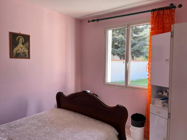 Maison de plain-pied avec piscine proche centre ville