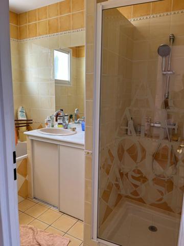 Maison de plain-pied avec piscine proche centre ville