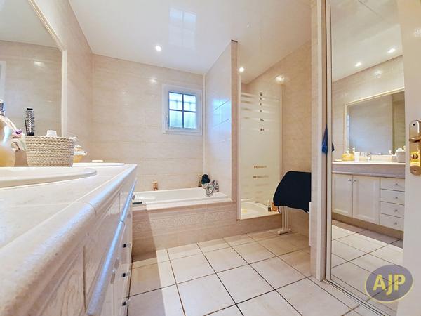 Vente maison Sainte Eulalie : 483 600 € - AJP Immobilier Saint Andre de Cubzac