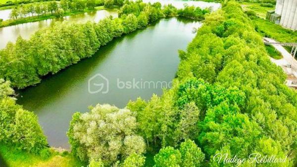 Terrain de loisirs de 24 437 m²