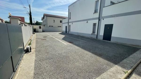 Appartement à vendre |  Saint-Priest |  1 pièce | 17 m²