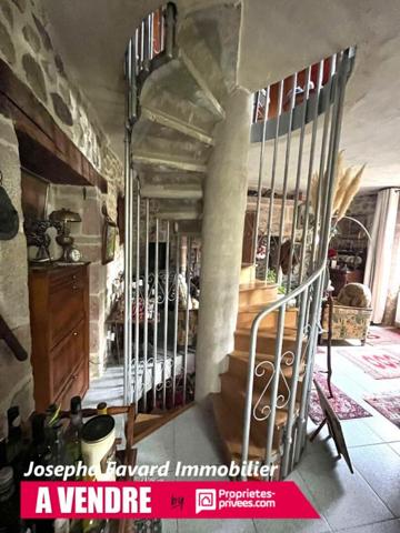 Ensemble à Treignac  4 Propriétés et Berges sur la Vézère