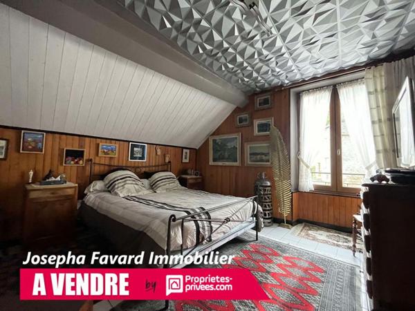 Ensemble à Treignac  4 Propriétés et Berges sur la Vézère