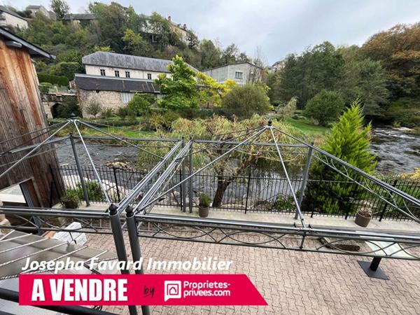 Ensemble à Treignac  4 Propriétés et Berges sur la Vézère