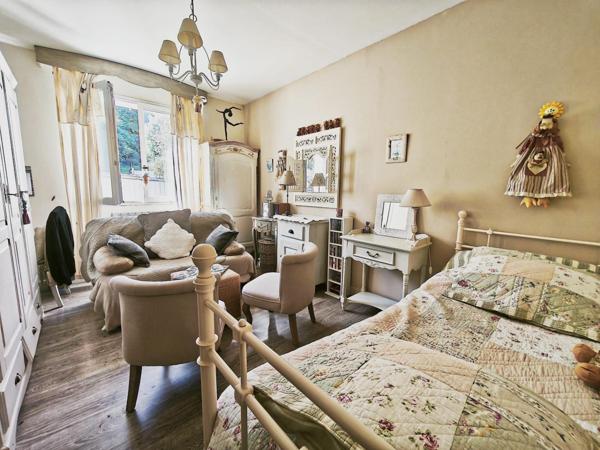 Maison T7 de caractère avec piscine et pool house