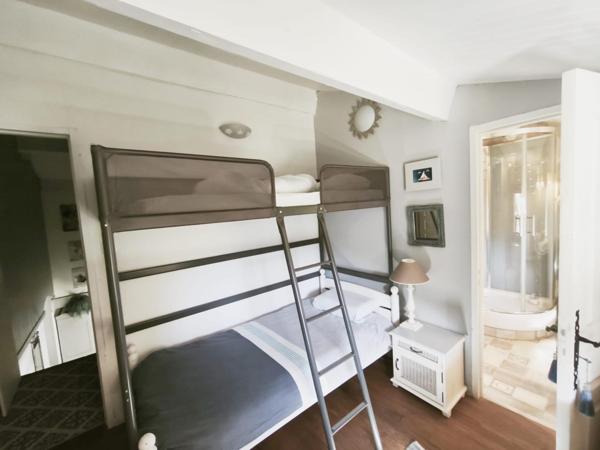 Maison T7 de caractère avec piscine et pool house