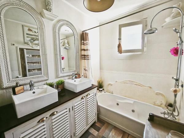 Maison T7 de caractère avec piscine et pool house