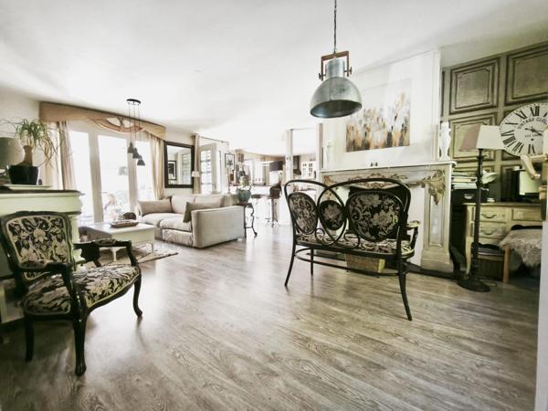 Maison T7 de caractère avec piscine et pool house