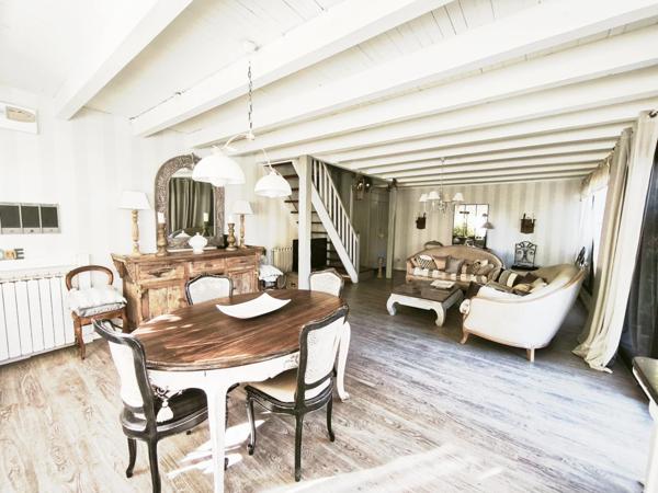 Maison T7 de caractère avec piscine et pool house