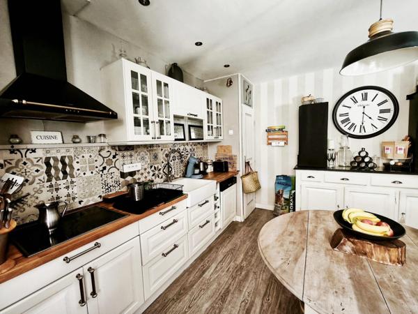 Maison T7 de caractère avec piscine et pool house