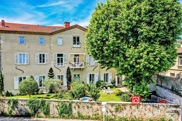 LOFT CONDRIEU 3 PIECES 135m2 en rez de jardin