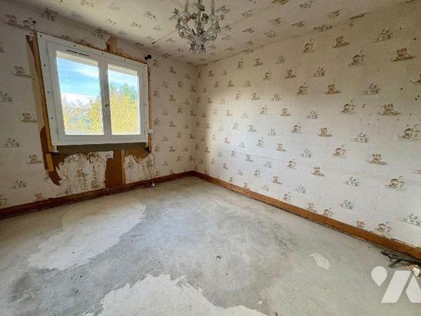 Idéalement située à deux pas du centre-ville de Salbris (41), cette maison de 104 m² sur un ter...