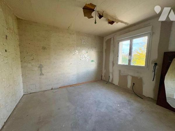 Idéalement située à deux pas du centre-ville de Salbris (41), cette maison de 104 m² sur un ter...