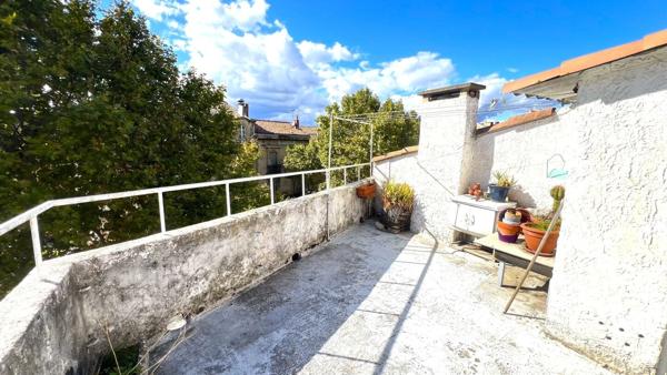 Maison de ville 97 m2 avec terrasse et cave