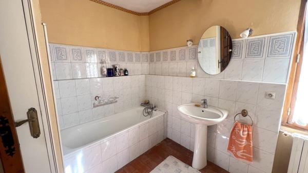 Maison de ville 97 m2 avec terrasse et cave