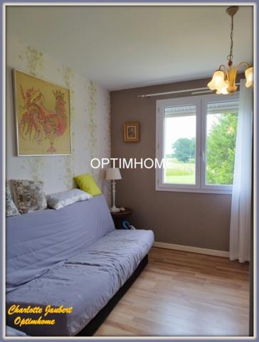 Maison contemporaine de plain-pied avec grand terrain arboré Proche de CHALAIS (16)