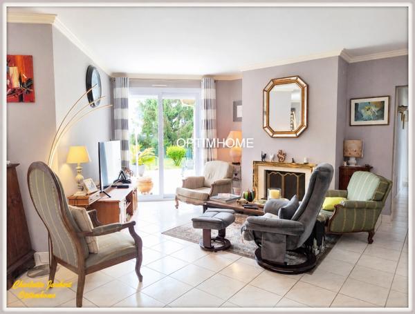 Maison contemporaine de plain-pied avec grand terrain arboré Proche de CHALAIS (16)