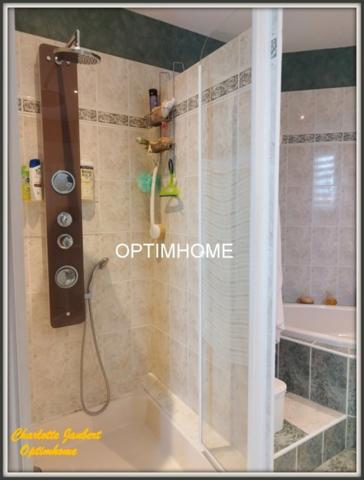 Maison contemporaine de plain-pied avec grand terrain arboré Proche de CHALAIS (16)