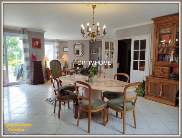 Maison contemporaine de plain-pied avec grand terrain arboré Proche de CHALAIS (16)
