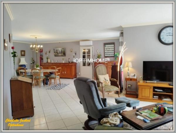Maison contemporaine de plain-pied avec grand terrain arboré Proche de CHALAIS (16)