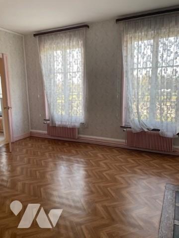 MAISON DE VILLE MITOYENNE D'UN COTE