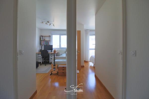 T3 en vente à Grenoble (38), résidence sécurisée, ascenseur, terrasse, cave, garage