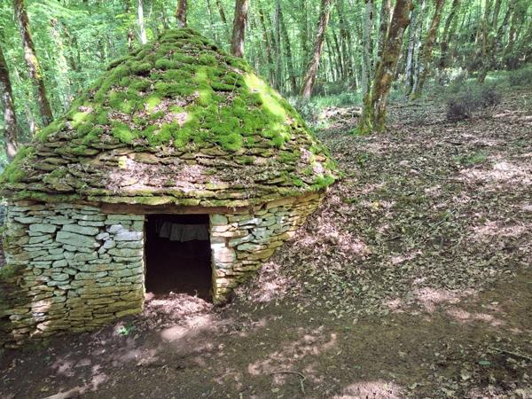 Propriété de caractère avec deux maisons en pierre sur plus de 9 hectares aux portes de Sarlat – Périgord Noir