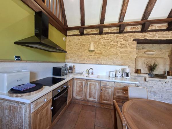 Propriété de caractère avec deux maisons en pierre sur plus de 9 hectares aux portes de Sarlat – Périgord Noir