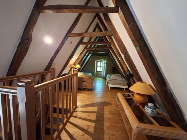 Propriété de caractère avec deux maisons en pierre sur plus de 9 hectares aux portes de Sarlat – Périgord Noir