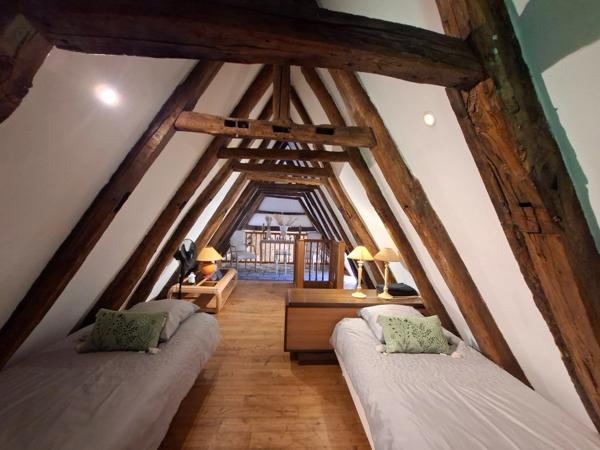 Propriété de caractère avec deux maisons en pierre sur plus de 9 hectares aux portes de Sarlat – Périgord Noir