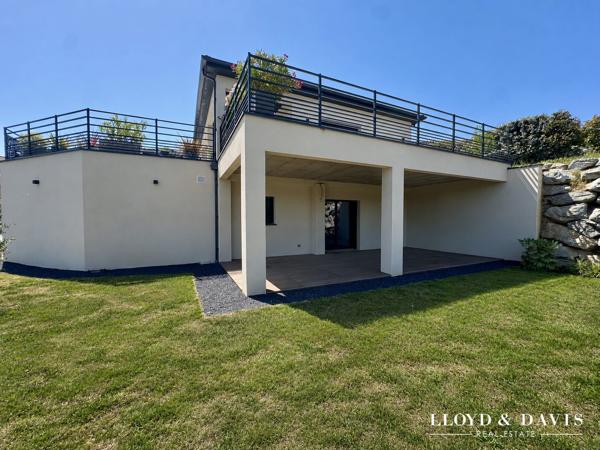 Villa contemporaine d’architecte avec piscine suspendue et appartement indépendant