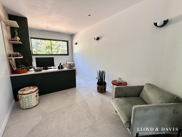 Villa contemporaine d’architecte avec piscine suspendue et appartement indépendant
