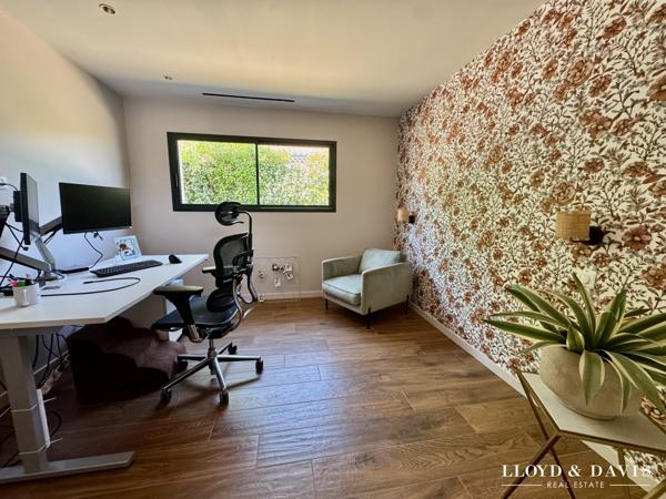 Villa contemporaine d’architecte avec piscine suspendue et appartement indépendant