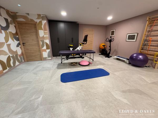 Villa contemporaine d’architecte avec piscine suspendue et appartement indépendant