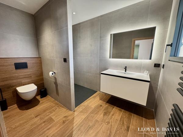 Villa contemporaine d’architecte avec piscine suspendue et appartement indépendant