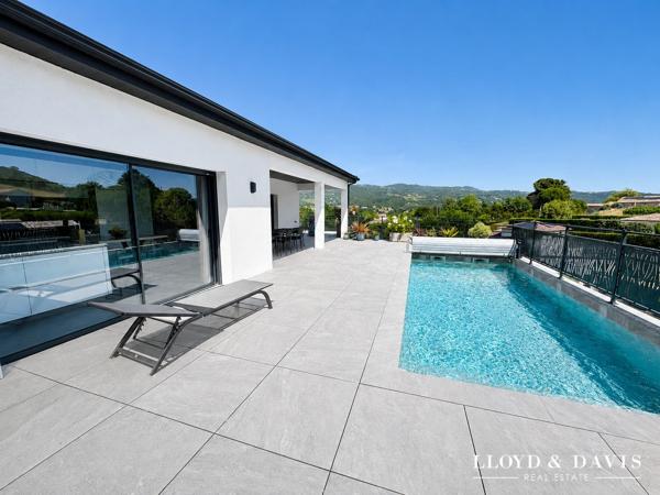 Villa contemporaine d’architecte avec piscine suspendue et appartement indépendant