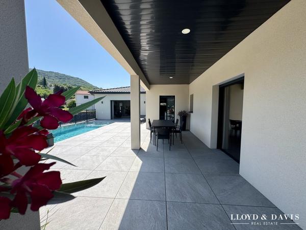 Villa contemporaine d’architecte avec piscine suspendue et appartement indépendant