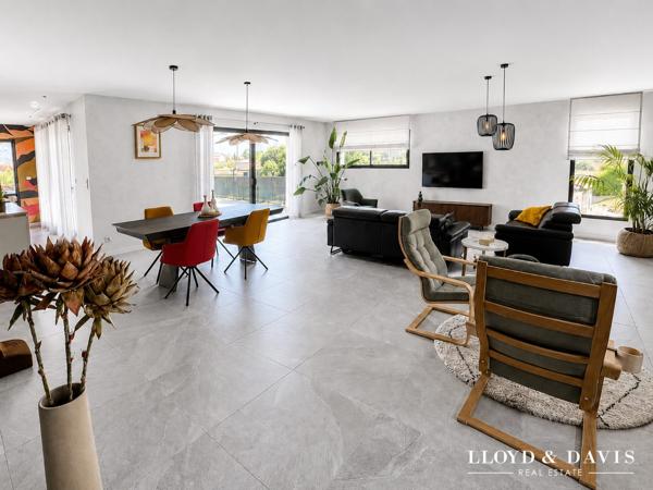 Villa contemporaine d’architecte avec piscine suspendue et appartement indépendant