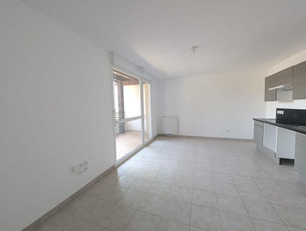 GRAND APPARTEMENT 2 PIECES AU CALME IDEALEMENT SITUE