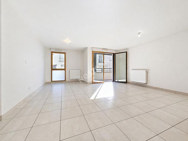 Appartement T3 - Hyper Centre - Terrasse - place de parking - copropriété de 2015