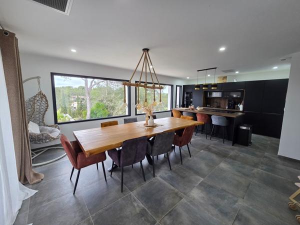 Maison contemporaine à la vue fantastique