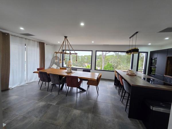 Maison contemporaine à la vue fantastique