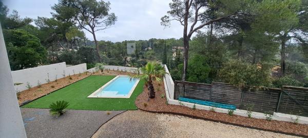 Maison contemporaine à la vue fantastique