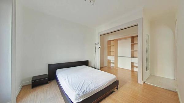 F2 SUR COUR EN HYPER CENTRE