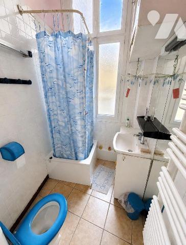 APPARTEMENT T3 + GRENIER AMENAGEABLE 

Au coeur d'Intra-Muros, à quelques pas des remparts, d...