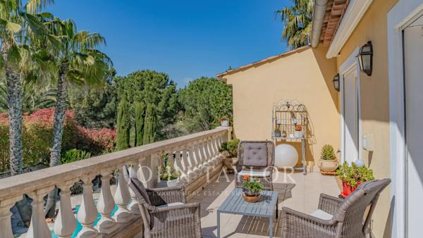 Charmante maison néo-provençale à pied du village