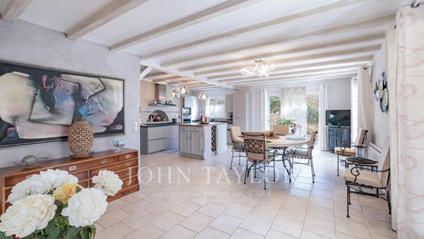 Charmante maison néo-provençale à pied du village