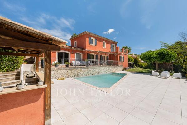 Villa située dans le domaine très prisé de la Chèvre d'Or à Biot
